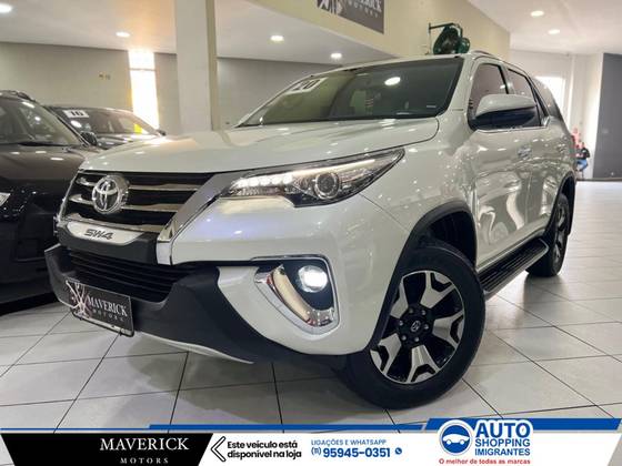 TOYOTA HILUX SW4 2.8 SRX DIAMOND 4X4 7 LUGARES 16V TURBO INTERCOOLER DIESEL 4P AUTOMÁTICO